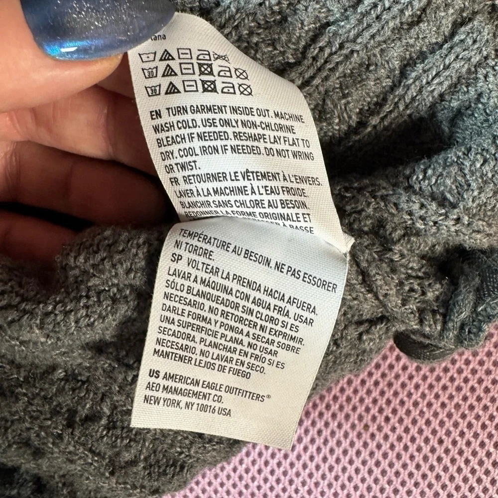 American Eagle Gray Cable Knit Sweater Size Large